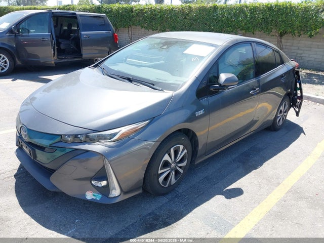 Toyota Prius Prime Advanced 2017 JTDKARFP9H3037458 Image 2