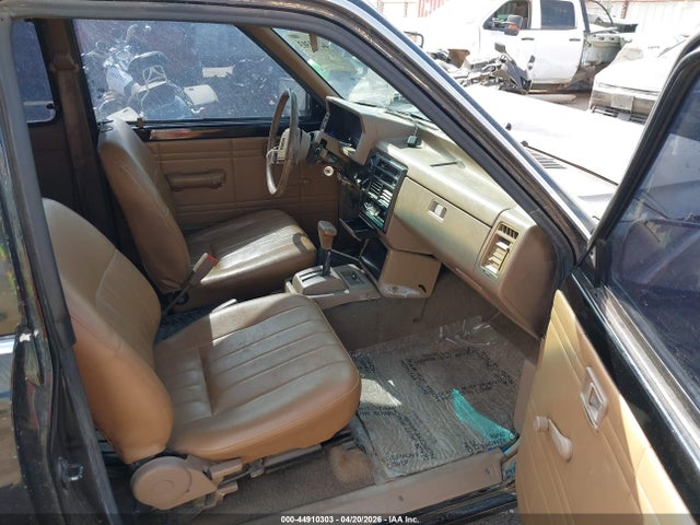 Продажа на аукционе авто 1990 Mazda B2200 Cab Plus, vin: JM2UF3136L0908365, номер лота: 44910303