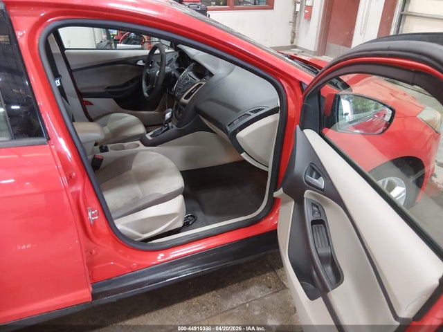 44910388 :رقم المزاد ، 1FADP3K26EL373875 vin ، 2014 Ford Focus Se مزاد بيع