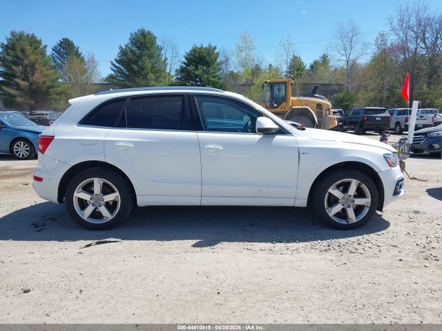 44910415 :رقم المزاد ، WA1DKAFP1BA052864 vin ، 2011 Audi Q5 3.2 Premium Plus مزاد بيع