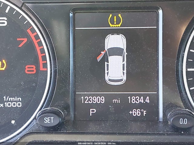 44910415 :رقم المزاد ، WA1DKAFP1BA052864 vin ، 2011 Audi Q5 3.2 Premium Plus مزاد بيع