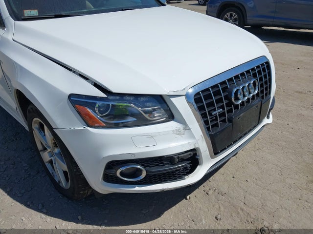 44910415 :رقم المزاد ، WA1DKAFP1BA052864 vin ، 2011 Audi Q5 3.2 Premium Plus مزاد بيع
