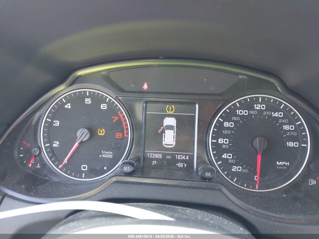 44910415 :رقم المزاد ، WA1DKAFP1BA052864 vin ، 2011 Audi Q5 3.2 Premium Plus مزاد بيع