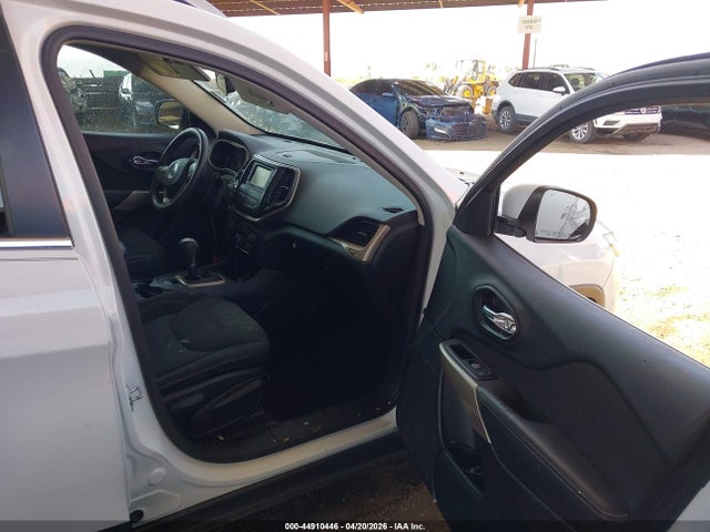 1C4PJLCB4HW626332 Jeep Cherokee Latitude Fwd