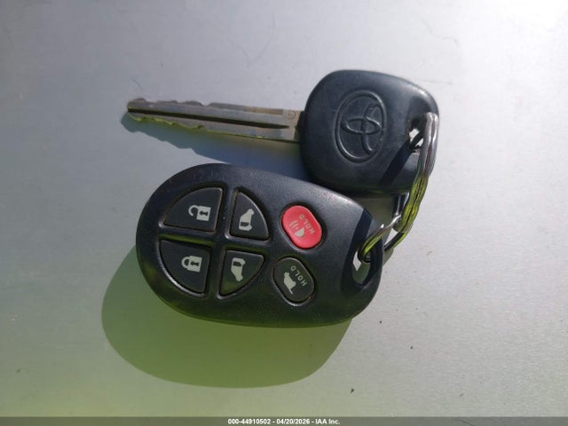 2012 Toyota Sienna Xle V6 8 Passenger მანქანა იყიდება აუქციონზე, vin: 5TDYK3DC0CS278904, აუქციონის ნომერი: 44910502