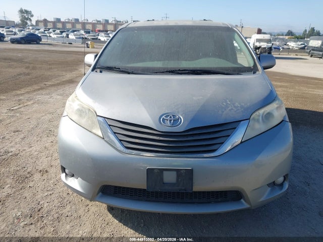 2012 Toyota Sienna Xle V6 8 Passenger მანქანა იყიდება აუქციონზე, vin: 5TDYK3DC0CS278904, აუქციონის ნომერი: 44910502
