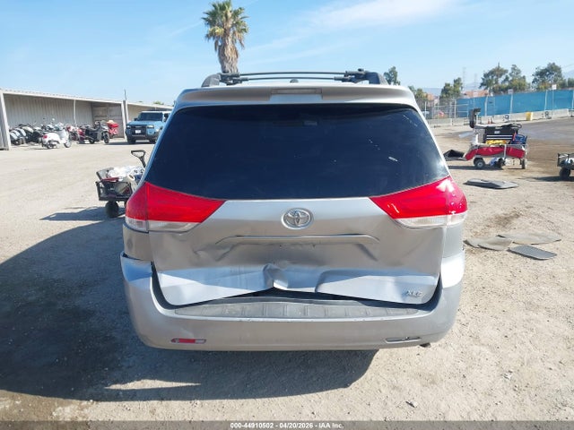 2012 Toyota Sienna Xle V6 8 Passenger მანქანა იყიდება აუქციონზე, vin: 5TDYK3DC0CS278904, აუქციონის ნომერი: 44910502