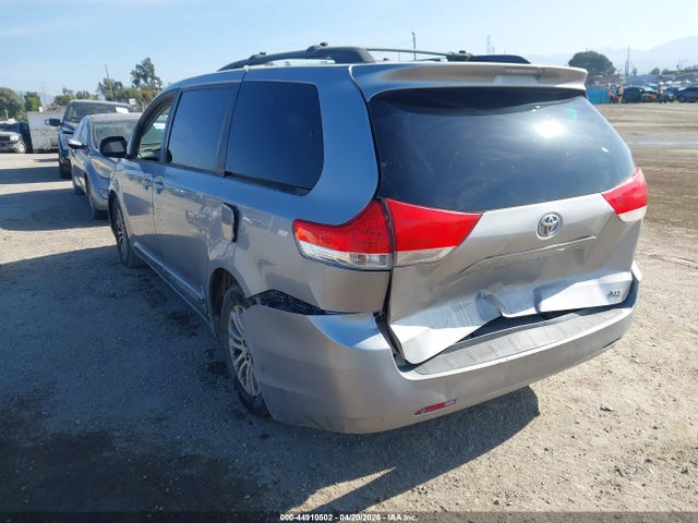 2012 Toyota Sienna Xle V6 8 Passenger მანქანა იყიდება აუქციონზე, vin: 5TDYK3DC0CS278904, აუქციონის ნომერი: 44910502