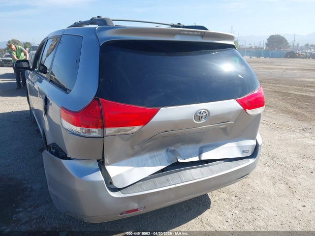 2012 Toyota Sienna Xle V6 8 Passenger მანქანა იყიდება აუქციონზე, vin: 5TDYK3DC0CS278904, აუქციონის ნომერი: 44910502