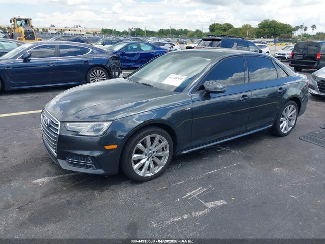 44910530 :رقم المزاد ، WAUDNAF41JA125102 vin ، 2018 Audi A4 2.0t Premium/2.0t Tech Premium مزاد بيع