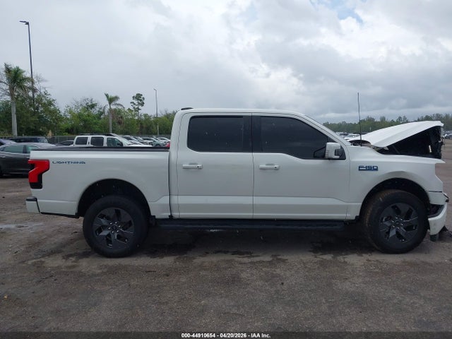 2025 Ford F-150 Lightning Lariat მანქანა იყიდება აუქციონზე, vin: 1FT6W5L78SWG28208, აუქციონის ნომერი: 44910654