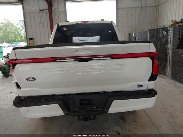 2025 Ford F-150 Lightning Lariat მანქანა იყიდება აუქციონზე, vin: 1FT6W5L78SWG28208, აუქციონის ნომერი: 44910654