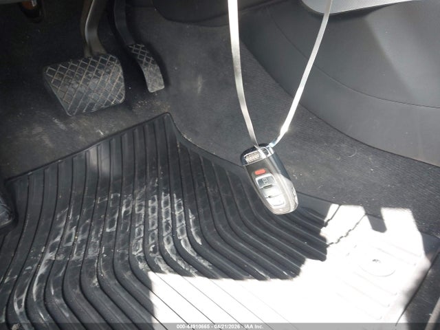 44910665 :رقم المزاد ، WAULFAFH1BN018279 vin ، 2011 Audi A5 2.0t Premium مزاد بيع