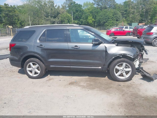 44910728 :رقم المزاد ، 1FM5K8D81HGC59562 vin ، 2017 Ford Explorer Xlt مزاد بيع