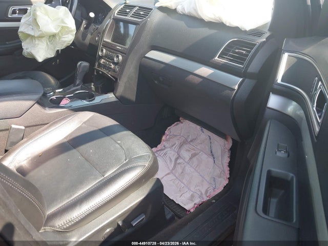 44910728 :رقم المزاد ، 1FM5K8D81HGC59562 vin ، 2017 Ford Explorer Xlt مزاد بيع