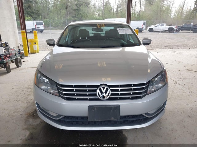 2013 Volkswagen Passat 2.5l Sel Premium მანქანა იყიდება აუქციონზე, vin: 1VWCP7A34DC054459, აუქციონის ნომერი: 44910731