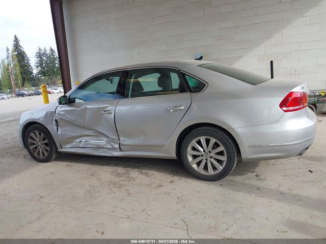 2013 Volkswagen Passat 2.5l Sel Premium მანქანა იყიდება აუქციონზე, vin: 1VWCP7A34DC054459, აუქციონის ნომერი: 44910731