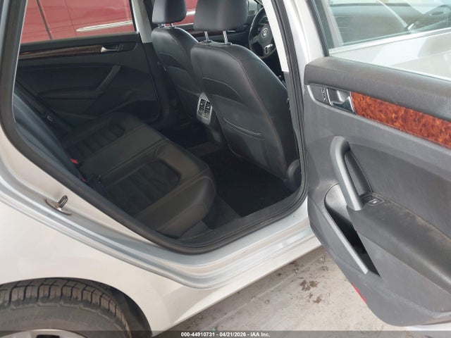 2013 Volkswagen Passat 2.5l Sel Premium მანქანა იყიდება აუქციონზე, vin: 1VWCP7A34DC054459, აუქციონის ნომერი: 44910731