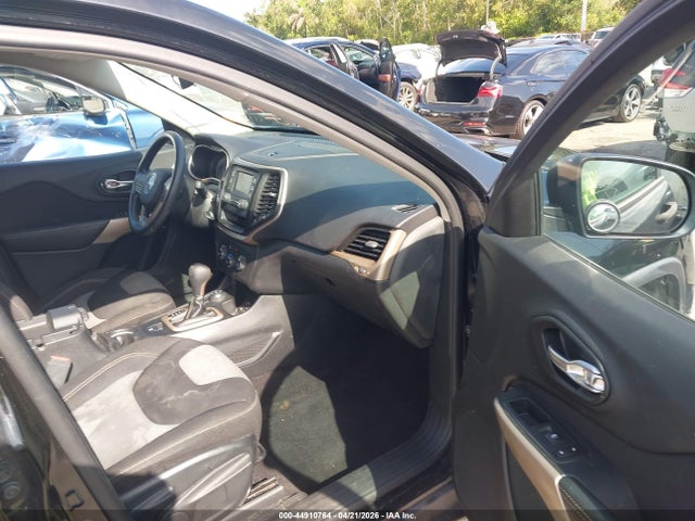 44910764 :رقم المزاد ، 1C4PJMAB8HW666325 vin ، 2017 Jeep Cherokee Sport مزاد بيع