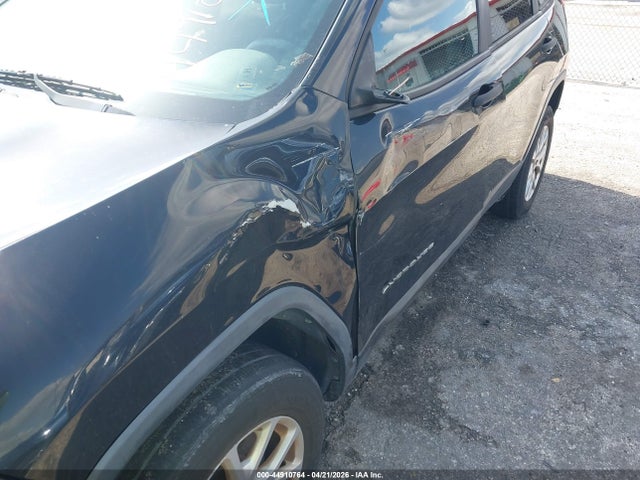 44910764 :رقم المزاد ، 1C4PJMAB8HW666325 vin ، 2017 Jeep Cherokee Sport مزاد بيع