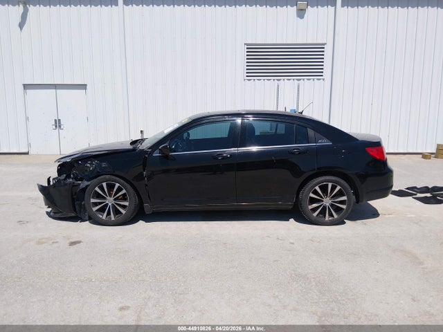 44910826 :رقم المزاد ، 1C3CCBCG9DN523992 vin ، 2013 Chrysler 200 Limited مزاد بيع