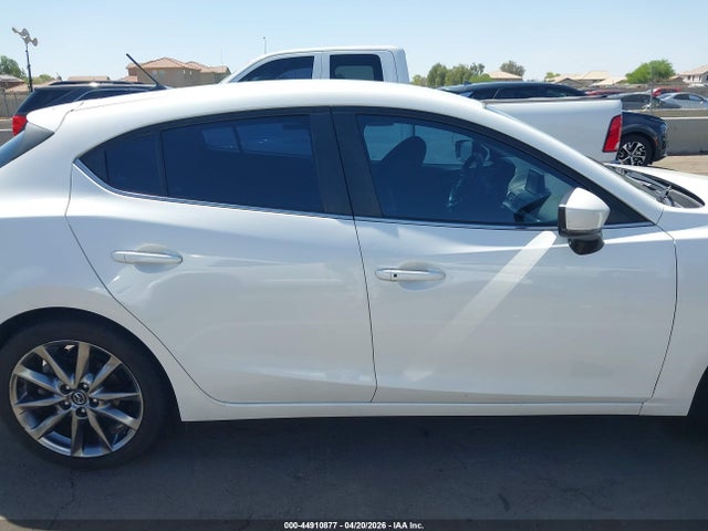 3MZBN1L38JM191118 Mazda Mazda3 Touring