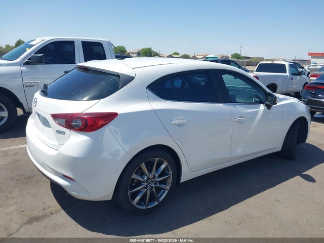 3MZBN1L38JM191118 Mazda Mazda3 Touring