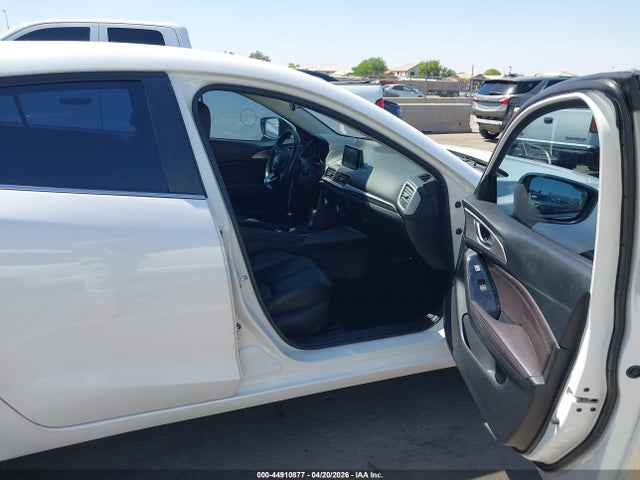3MZBN1L38JM191118 Mazda Mazda3 Touring