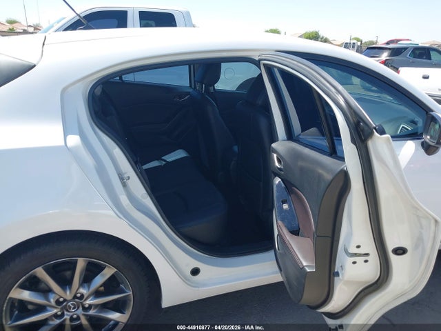 3MZBN1L38JM191118 Mazda Mazda3 Touring