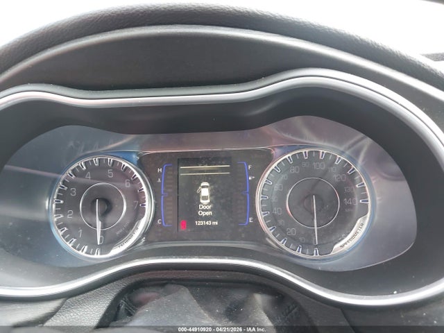44910920 :رقم المزاد ، 1C3CCCAB2HN506907 vin ، 2017 Chrysler 200 Limited Platinum مزاد بيع