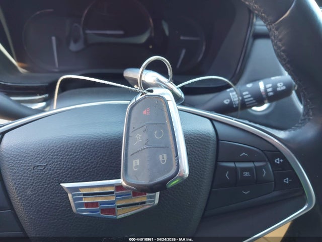 44910961 :رقم المزاد ، 1GYKNARS2HZ108139 vin ، 2017 Cadillac Xt5 Standard مزاد بيع