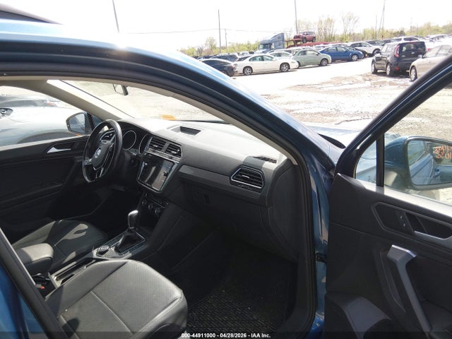 Продаж на аукціоні авто 2019 Volkswagen Tiguan 2.0t Se/2.0t Sel/2.0t Sel R-line/2.0t Sel R-line Black, vin: 3VV2B7AX0KM174790, номер лоту: 44911000