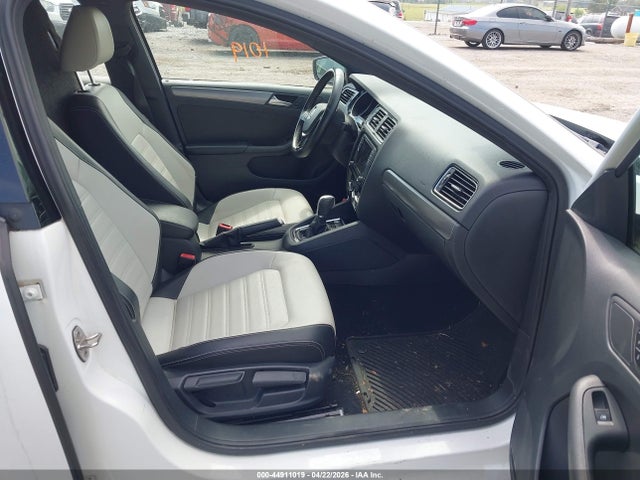 2017 Volkswagen Jetta 1.8t Sport მანქანა იყიდება აუქციონზე, vin: 3VWD17AJ3HM299830, აუქციონის ნომერი: 44911019