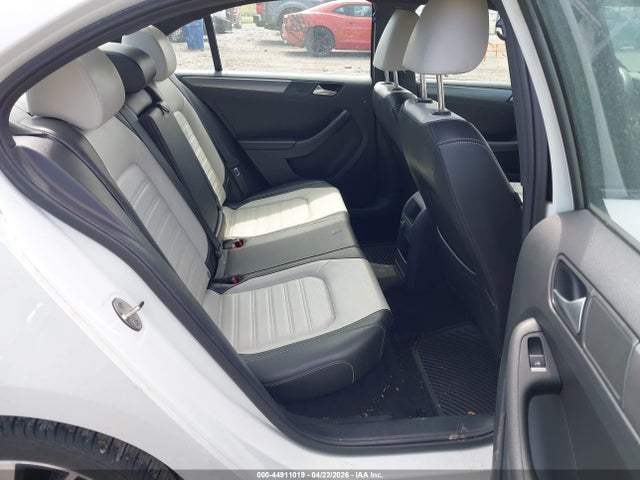 2017 Volkswagen Jetta 1.8t Sport მანქანა იყიდება აუქციონზე, vin: 3VWD17AJ3HM299830, აუქციონის ნომერი: 44911019
