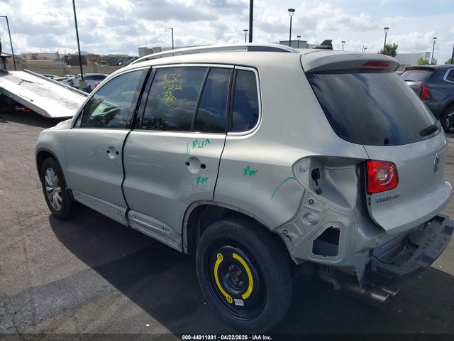 2011 Volkswagen Tiguan Se მანქანა იყიდება აუქციონზე, vin: WVGBV7AX7BW562407, აუქციონის ნომერი: 44911081