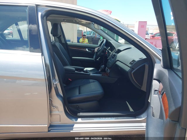 44911099 :رقم المزاد ، WDDGF5EB7BR140944 vin ، 2011 Mercedes-benz C 300 مزاد بيع