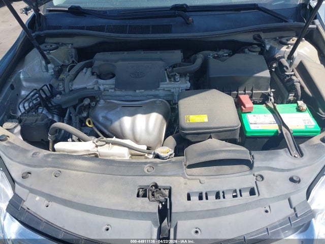 2015 Toyota Camry Le მანქანა იყიდება აუქციონზე, vin: 4T4BF1FK1FR481725, აუქციონის ნომერი: 44911136