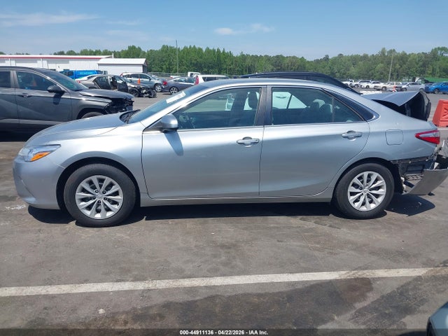 2015 Toyota Camry Le მანქანა იყიდება აუქციონზე, vin: 4T4BF1FK1FR481725, აუქციონის ნომერი: 44911136