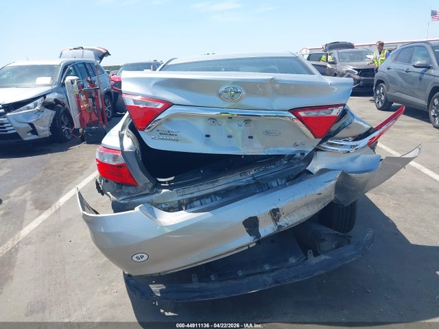 2015 Toyota Camry Le მანქანა იყიდება აუქციონზე, vin: 4T4BF1FK1FR481725, აუქციონის ნომერი: 44911136
