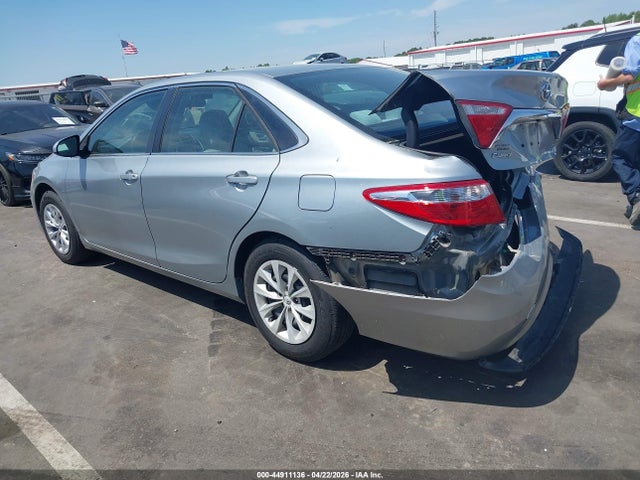 2015 Toyota Camry Le მანქანა იყიდება აუქციონზე, vin: 4T4BF1FK1FR481725, აუქციონის ნომერი: 44911136