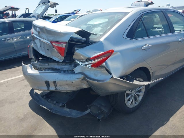 2015 Toyota Camry Le მანქანა იყიდება აუქციონზე, vin: 4T4BF1FK1FR481725, აუქციონის ნომერი: 44911136