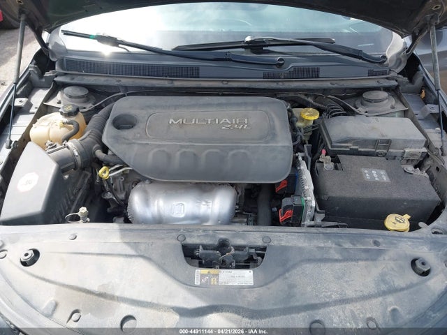 44911144 :رقم المزاد ، 1C3CCCBB7FN749916 vin ، 2015 Chrysler 200 S مزاد بيع