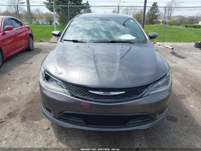 44911144 :رقم المزاد ، 1C3CCCBB7FN749916 vin ، 2015 Chrysler 200 S مزاد بيع