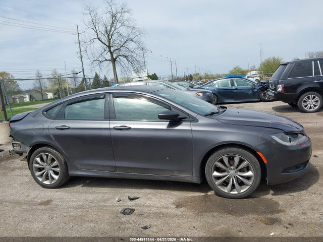 44911144 :رقم المزاد ، 1C3CCCBB7FN749916 vin ، 2015 Chrysler 200 S مزاد بيع