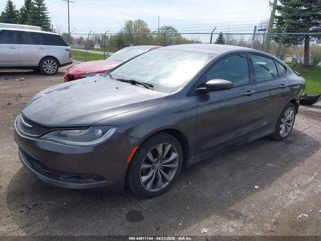 44911144 :رقم المزاد ، 1C3CCCBB7FN749916 vin ، 2015 Chrysler 200 S مزاد بيع