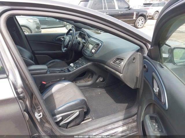 44911144 :رقم المزاد ، 1C3CCCBB7FN749916 vin ، 2015 Chrysler 200 S مزاد بيع