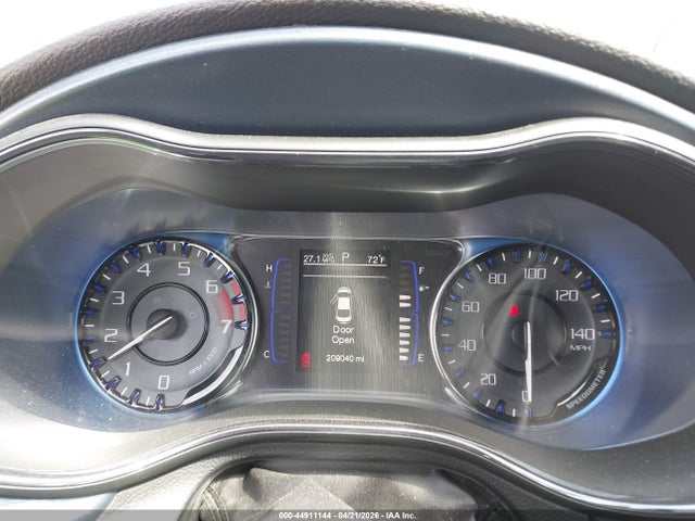 44911144 :رقم المزاد ، 1C3CCCBB7FN749916 vin ، 2015 Chrysler 200 S مزاد بيع