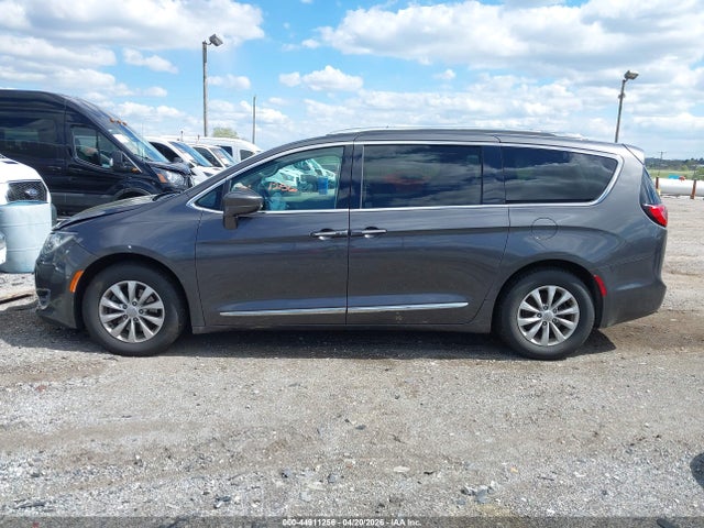 2018 Chrysler Pacifica Touring L მანქანა იყიდება აუქციონზე, vin: 2C4RC1BG2JR354530, აუქციონის ნომერი: 44911256