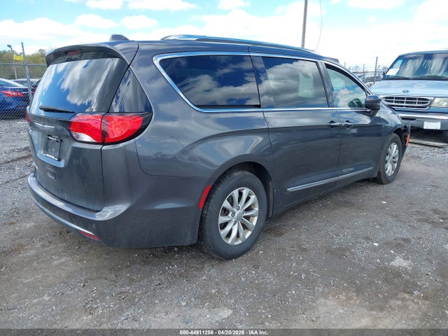 2018 Chrysler Pacifica Touring L მანქანა იყიდება აუქციონზე, vin: 2C4RC1BG2JR354530, აუქციონის ნომერი: 44911256