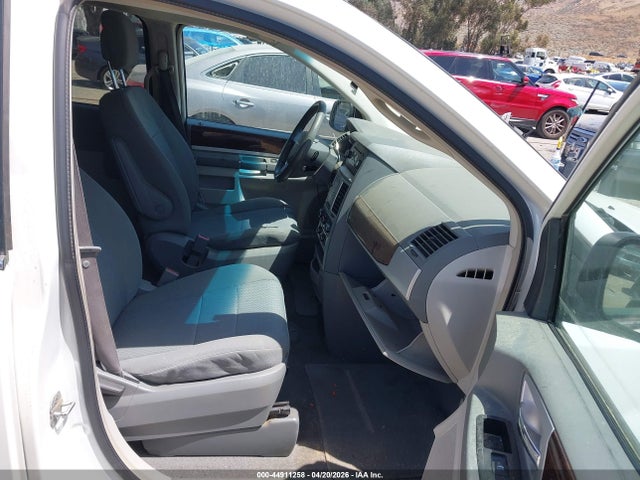 44911258 :رقم المزاد ، 2A4RR5D13AR350950 vin ، 2010 Chrysler Town & Country Touring مزاد بيع